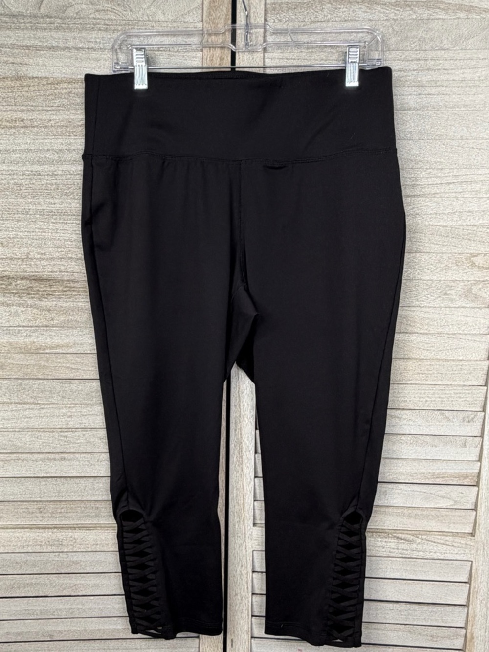 LIVI (Lane Bryant) Plus Size High Rise Active Crop Leggings w Lacing Black-14/16